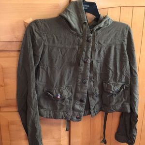 Olive Green button jacket. FREE GIFT INCLUDED💚